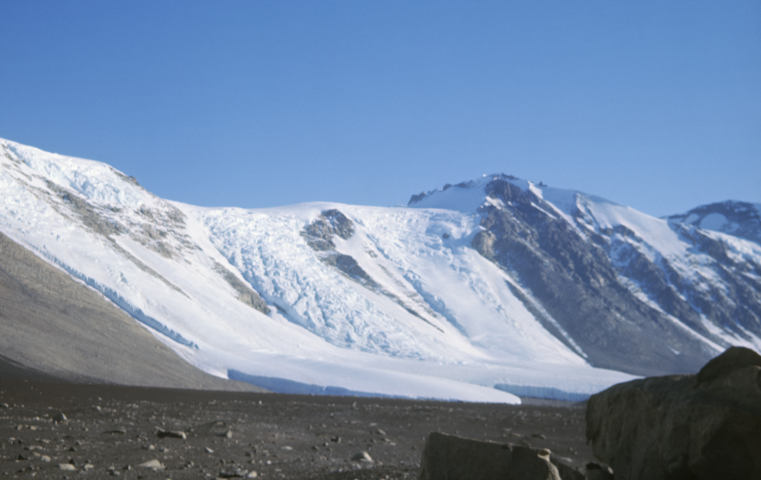 Hughes glacier in Taylor Valley - Crédit Mjaghkov / Sputnik / Sputnik via AFP