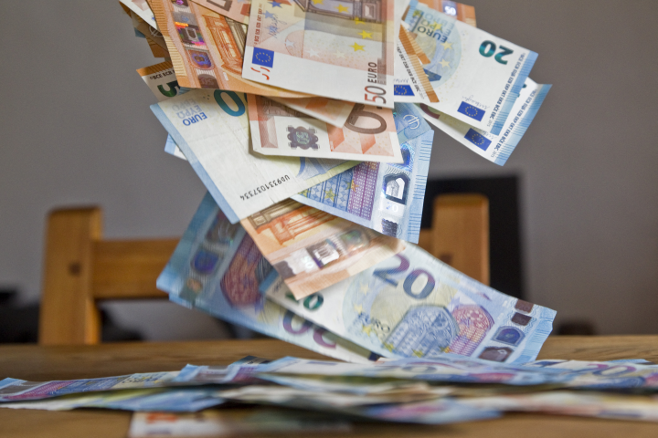 FRANCE - HAUTES ALPES - BRIANCON - BANKNOTES AND EURO COINS ILLUSTRATION - ILLUSTRATION BILLETS ET PIECES D EUROS