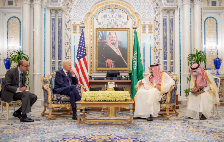 Un an après sa visite en Arabie Saoudite, les relations entre Riyad et Washington sont crispés par l'or noir.  Saudi Press Agency/XINHUA-REA