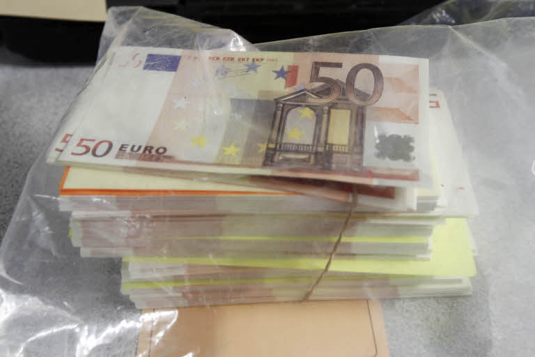 Billets - euros - fraude - évasion fiscale