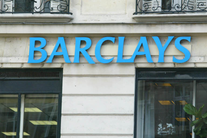 Barclays - logo - facade - agence bancaire