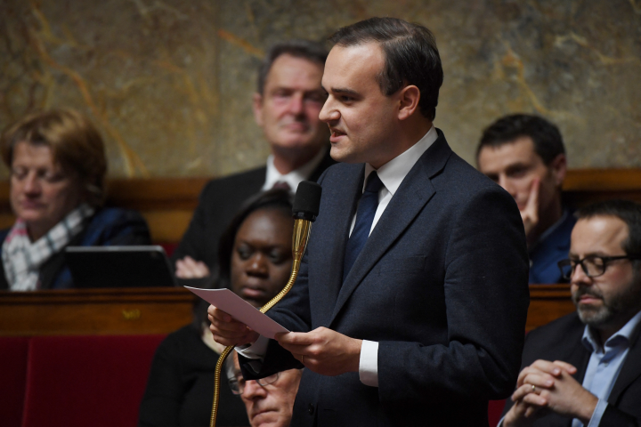 Le député Alexandre Holroyd (Photo by CHRISTOPHE ARCHAMBAULT / AFP)
