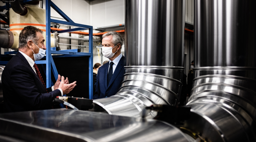 Bruno Le Maire en visite dans une usine française. Lilian Cazabet / Hans Lucas / Hans Lucas via AFP