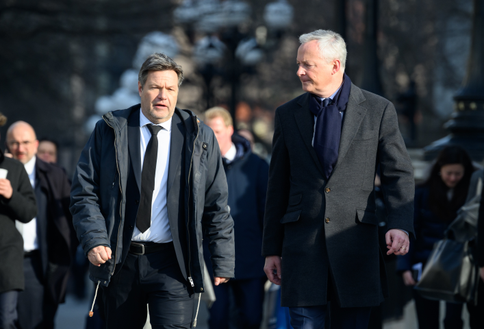 Bruno Le Maire (à droite), ministre de l'Économie, et son homologue allemand, Robert Habeck (à gauche) (Bernd Von Jutrczenka/ZUMA Press/REA)