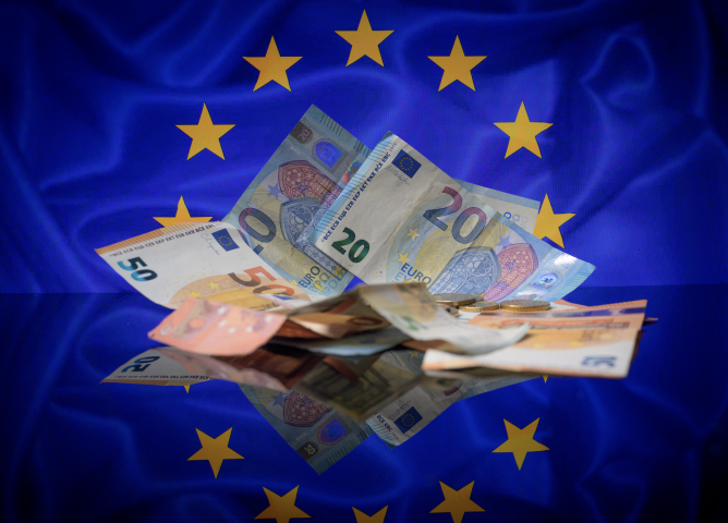 La monnaie fiduciaire continue à être plébiscité par nombre d'Européens. Jonathan Raa / NurPhoto / NurPhoto via AFP
