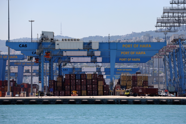 Conteneurs et grues, port de Haïfa, Israël - Emmanuel DUNAND / AFP