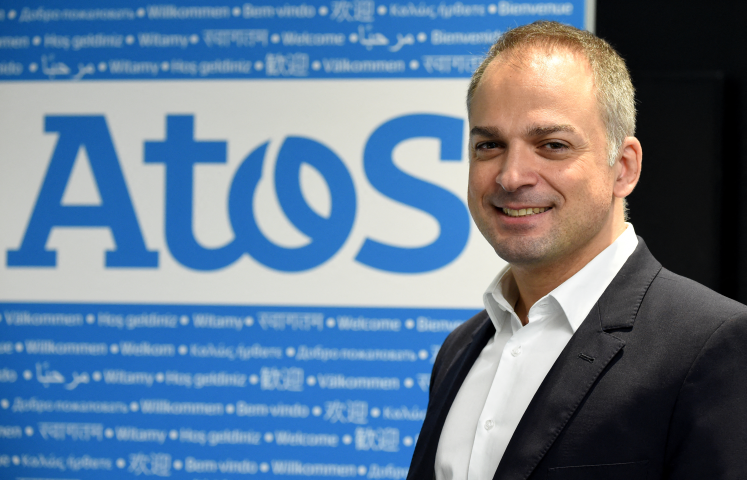 Atos et son CEO Elie Girard - crédit Eric PIERMONT / AFP