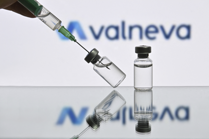 Le vaccin IXCHIQ de Valneva, premier approuvé contre le chikungunya, est désormais autorisé au Canada dès 12 ans (Photo by Frank Hoermann/SVEN SIMON / SVEN SIMON / dpa Picture-Alliance via AFP)