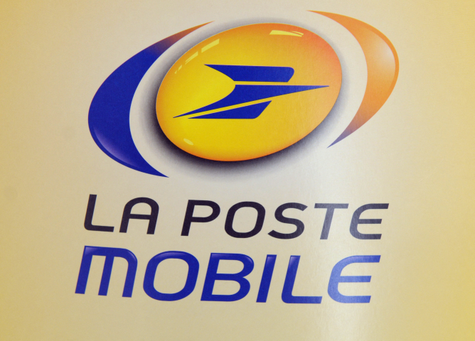 La Poste Mobile  (Photo by Eric PIERMONT / AFP)