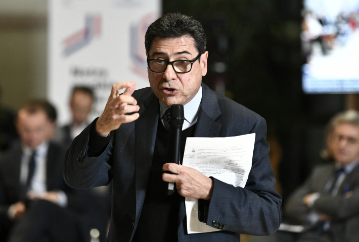 Philippe Aghion, professeur au Collège de France, à l'INSEAD ou encore à la London School of Economics. Photo by STEPHANE DE SAKUTIN / AFP