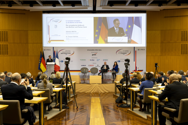 Sébastien Martin, ministre délégué chargé de l'Industrie, accueillait Thomas Steffen, secrétaire d'État au ministère fédéral de l'Économie et de l’Énergie, à Bercy  ce lundi. Crédits Maxime Pannier. 