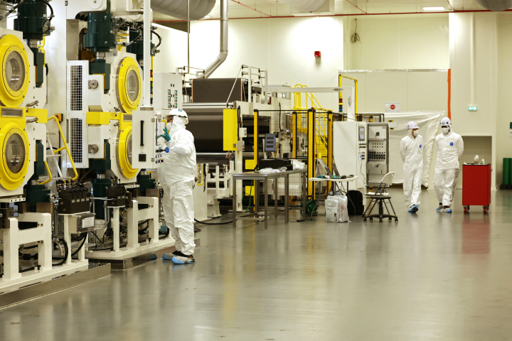 Usine de Verkor dans les Hauts-de-France, décembre 2025. (Photo de François LO PRESTI / AFP)