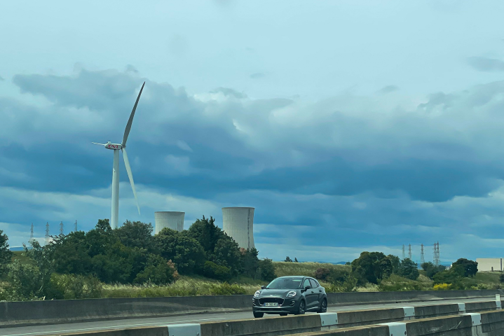 Mix énergétique tricolroe. Photo par MATTHIEU DELATY / HANS LUCAS / HANS LUCAS VIA AFP