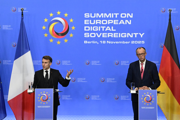 Emmanuel Macron et Friedrich Merz - Photo by John MACDOUGALL / AFP