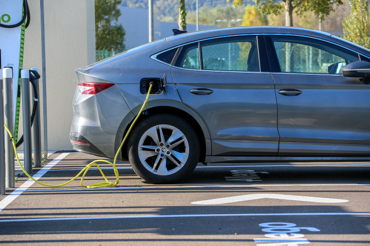 Voiture électrique. Photo by Nicolas Guyonnet / Hans Lucas via AFP