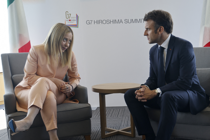 Giorgia Meloni, Première ministre d'Italie, et Emmanuel Macron, président de la République française - LUDOVIC MARIN / AFP