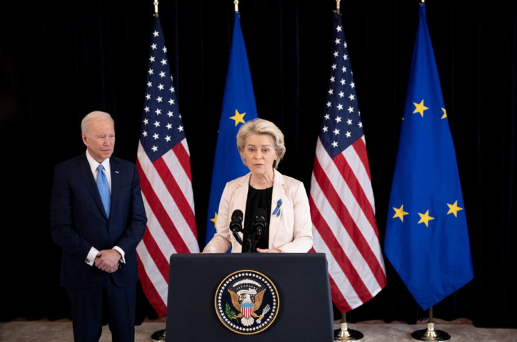 Joe Biden, président des Etats-Unis et Ursula von der Leyen, présidente de la Commission européenne - Brendan Smialowski / AFP