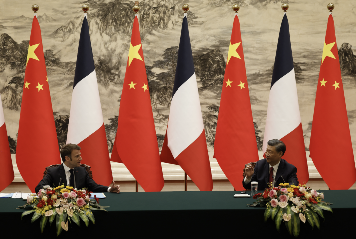 Les président français et chinois en pleine discussion. Photo by LUDOVIC MARIN / AFP