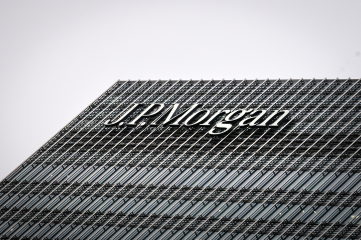 JP Morgan a dégagé un bénéfice net record de 50 milliards de dollars en 2023 - Photo by LEON NEAL / GETTY IMAGES EUROPE / Getty Images via AFP