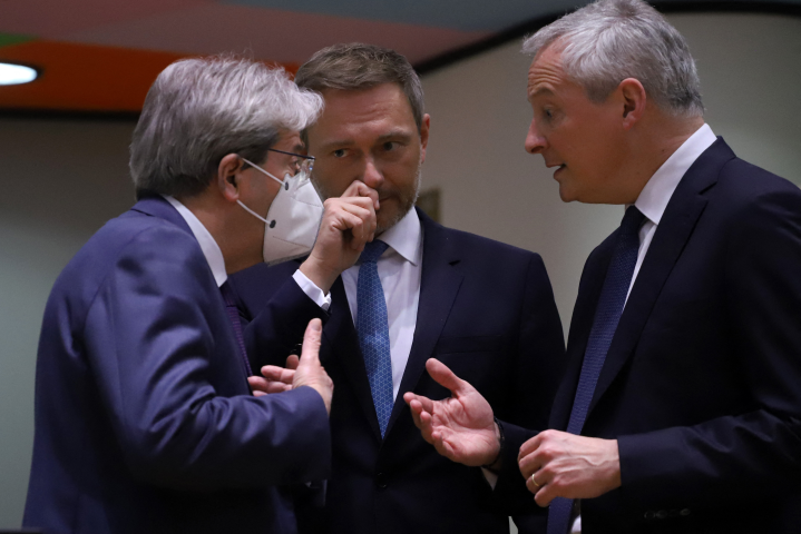 Paolo Gentiloni, commissaire européen à l'Economie, Christian Lindner, ministre des Finances de l'Allemagne et Bruno Le Maire, ministre de l'Economie et des Finances de la France - Valeria Mongelli / Hans Lucas / Hans Lucas via AFP