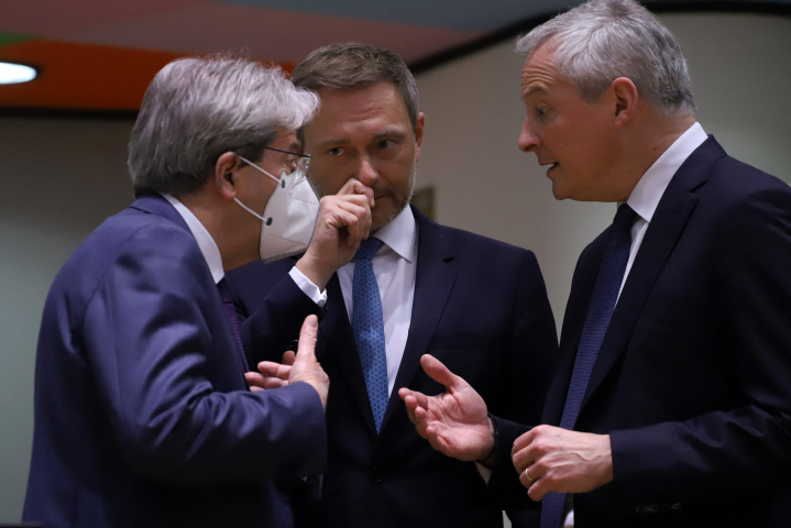 Paolo Gentiloni, commissaire européen à l'Economie, Christian Lindner, ministre des Finances de l'Allemagne et Bruno Le Maire, ministre de l'Economie et des Finances de la France - Valeria Mongelli / Hans Lucas / Hans Lucas via AFP

