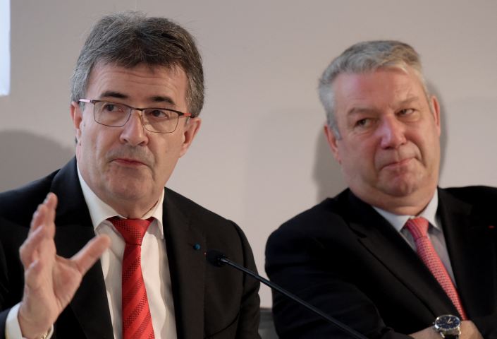 Philippe Brassac , directeur général de Crédit Agricole S.A et Dominique Lefebvre, président du conseil d'administration de la banque (Photo by ERIC PIERMONT / AFP)