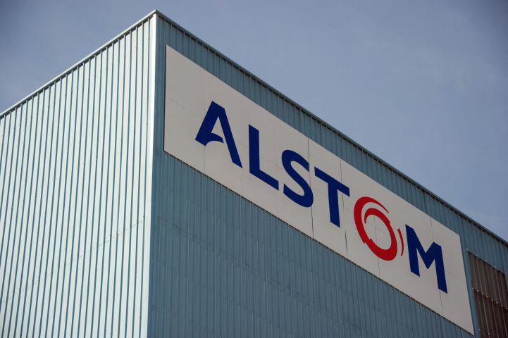 Logo Alstom sur le site historique du groupe à Belfort - Photo by Sébastien BOZON / AFP