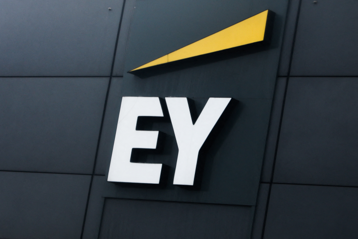 EY pourrait introduire en Bourse ses activités de conseil - Photo by Jakub Porzycki/NurPhoto) (Photo by Jakub Porzycki / NurPhoto / NurPhoto via AFP