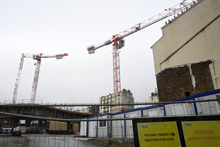 Grue construction (Photo by DAMIEN MEYER / AFP)