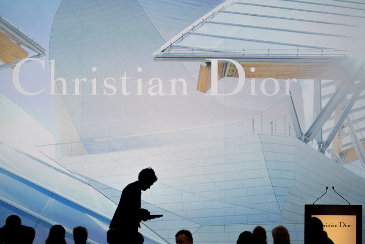 La famille Arnault veut achever la simplification du contrôle de LVMH autour de Christian Dior et offrir une sortie aux minoritaires. (Photo by ALAIN JOCARD / AFP)