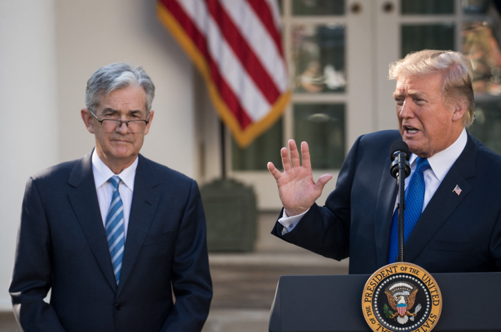 Jerome Powell, président de la Fed et Donald Trump - DREW ANGERER - GETTY IMAGES NORTH AMERICA - Getty Images via AFP