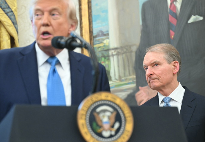 Donald Trump et Paul Atkins (Photo by SAUL LOEB / AFP)