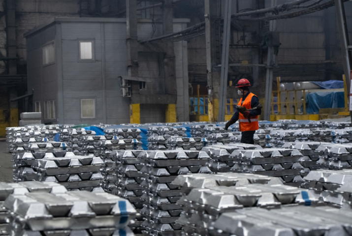 Aluminium. Photo par ALEXANDER MANZYUK / ANADOLU / ANADOLU VIA AFP