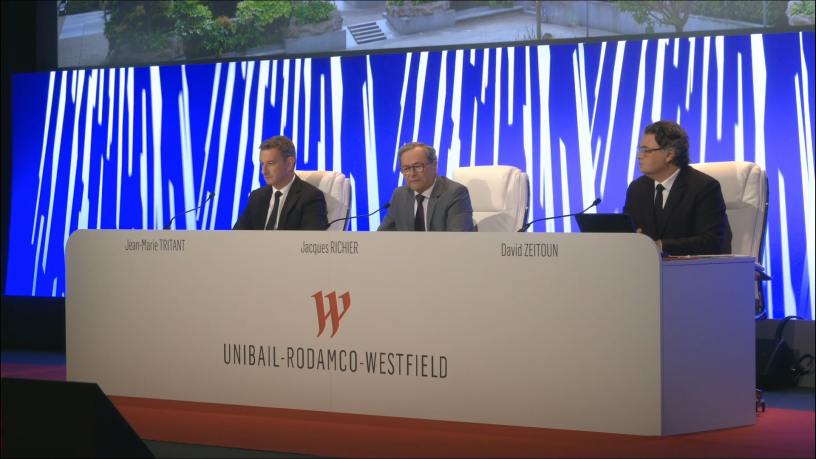 De gauche à droite, Jean-Marie Tritant, le président du directoire d'Unibail-Rodamco-Westfield, Jacques Richier, le président du conseil de surveillance, et David Zeitoun, le directeur juridique, lors de l'assemblée générale du groupe le 29 avril 2025.