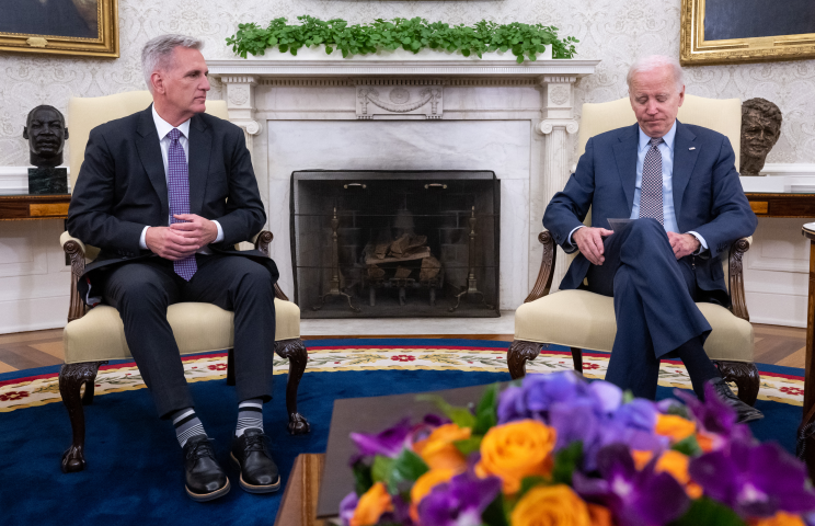 Kevin McCarthy, speaker républicain de la Chambre des représentants et Joe Biden, président des Etats-Unis - SAUL LOEB / AFP