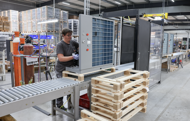 Chaîne de production française. Denis Charlet / AFP