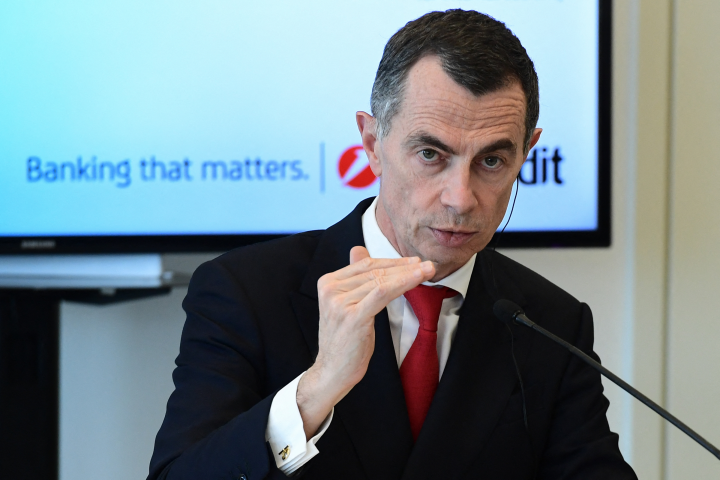 Jean-Pierre Mustier, ancien patron d'UniCredit, va entrer au conseil d'administration d'Atos (Photo by Miguel MEDINA / AFP)