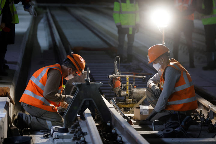 La filiale Colas du groupe Bouygues a décroché le contrat de la ligne 4 du métro du Caire en Egypte (Photo by Ludovic MARIN / AFP)