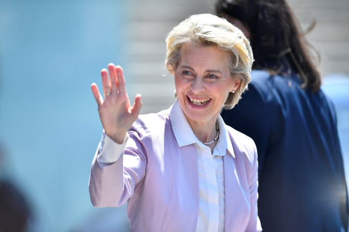 Ursula von der Leyen, présidente de la Commission européenne. Bruxelles a levé 9 milliards d'euros sur les marchés obligataires - Pau BARRENA / AFP
