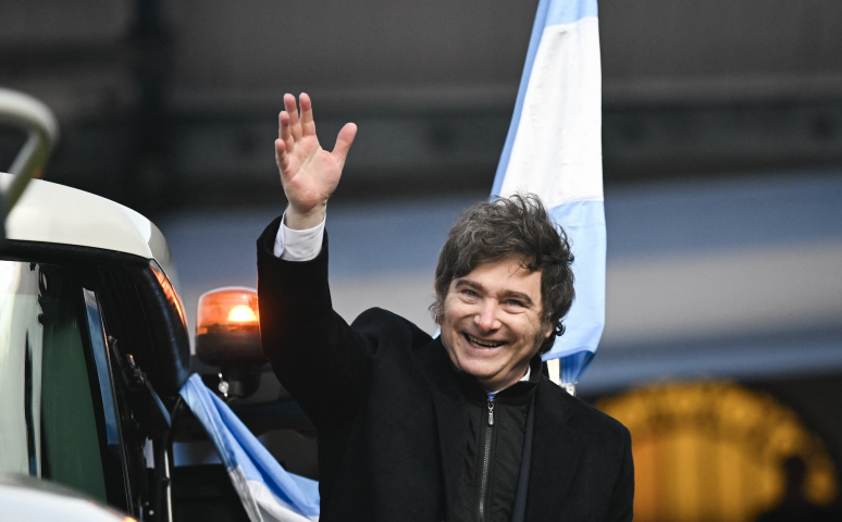 Javier Milei peut avoir le sourire. Photo by Martin Cossarini / NurPhoto / NurPhoto via AFP