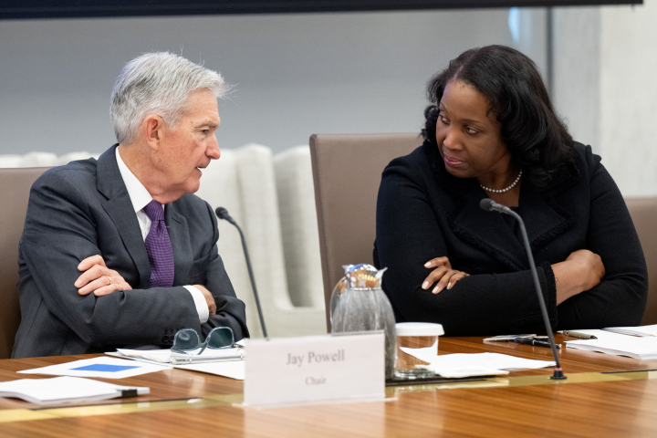 Jerome Powell, président de la Fed et Lisa Cook, gouverneure de la Fed - SAUL LOEB / AFP