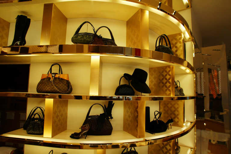 Vuitton - LVMH - boutique