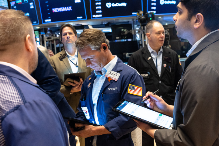 Des traders sur le parquet de la Bourse de New York - Photo by Michael M. Santiago / GETTY IMAGES NORTH AMERICA / Getty Images via AFP