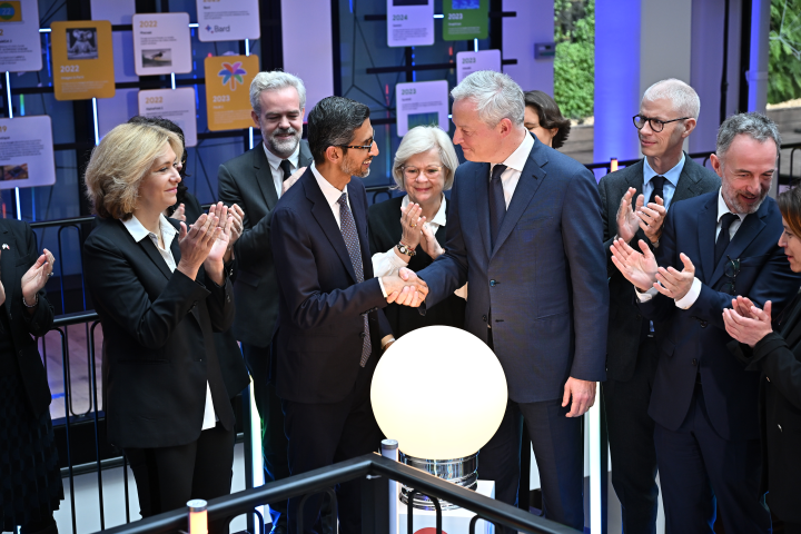 Sundar Pichai, PDG d’Alphabet et de Google et Bruno Le Maire, ministre de l'Economie et des Finances, à l'inauguration du hub (© Google)