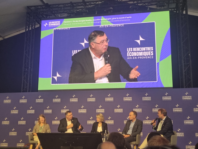 Patrick Pouyanné, président-directeur général de TotalEnergies, Anne Rigail, directrice générale d'Air France et Thomas Buberl, directeur général d'Axa (DR)