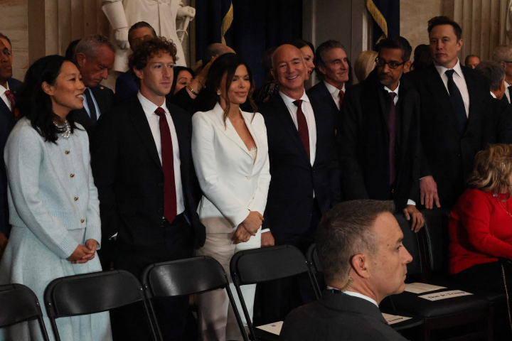 Mark Zuckerberg, Jeff Bezos, Sundar Pichai et Elon Musk lors de l'investiture de Donald Trump. Getty Images via AFP
