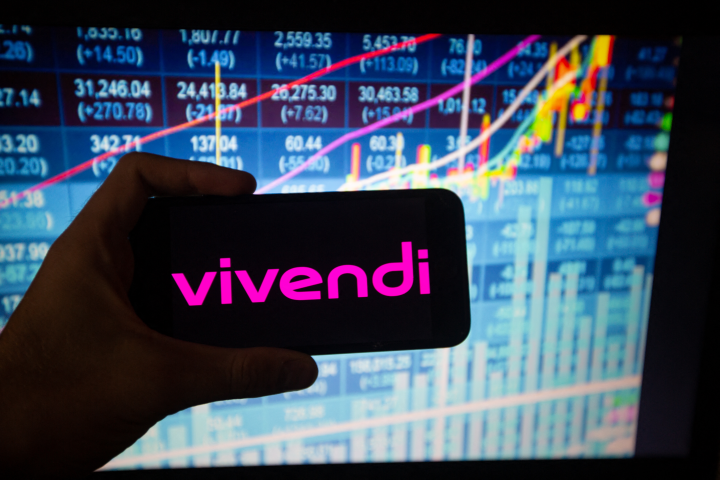 Après son OPA sur Lagardère, Vivendi pourrait racheter 50% de ses propres titres / (Photo by Alexander Pohl/NurPhoto) (Photo by Alexander Pohl / NurPhoto / NurPhoto via AFP)
