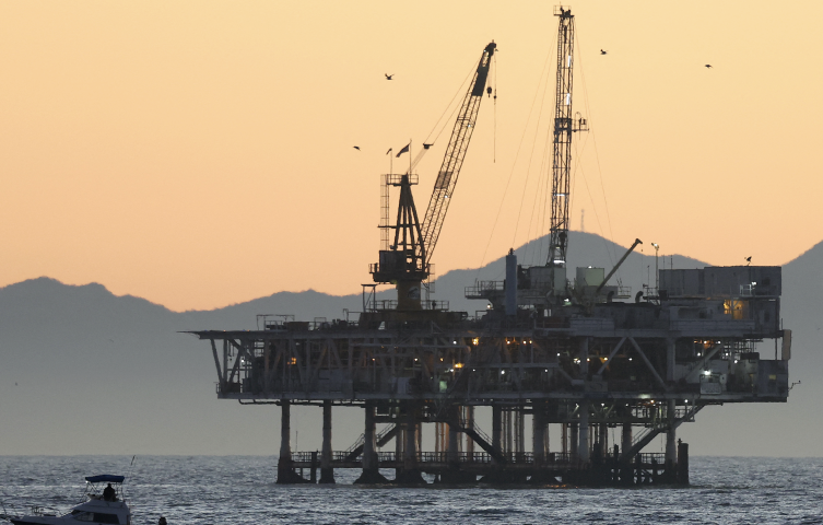 Plateforme pétrolière. Photo by MARIO TAMA / GETTY IMAGES NORTH AMERICA / Getty Images via AFP