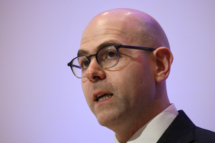 Stephen Miran - Photo par ANGELOS TZORTZINIS / AFP