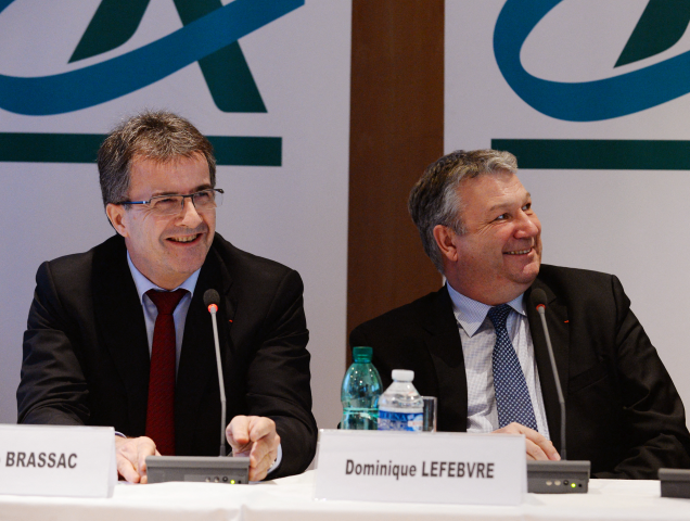 Président de la FNCA depuis 2010, Dominique Lefebvre (à droite aux côté de l'ancien directeur générale de CASA Philippe Brassac) passera le relais en décembre 2025 - Photo by ERIC PIERMONT / AFP